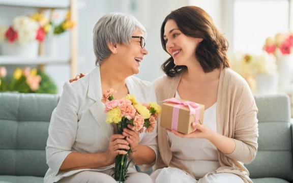 Những Món Quà Sức Khỏe Cho Người Già Sống Khỏe Mạnh Hơn