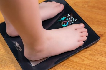 [Góc giải đáp] Nên mua cân cơ học hay cân điện tử cho gia đình?
