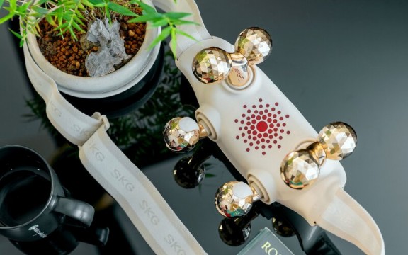 Review chi tiết máy massage cổ vai gáy SKG H5-2 thế hệ mới nhất