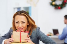 Gợi Ý Quà Tặng Cho Nhân Viên Marketing Vào Những Dịp Quan Trọng