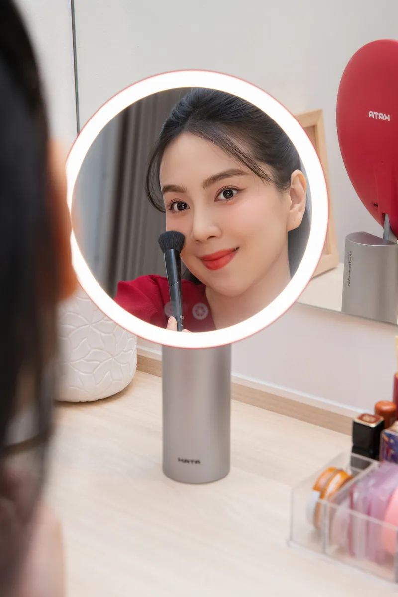 KATA Miro O2 có chỉ số hoàn màu cao giúp makeup đúng tone 