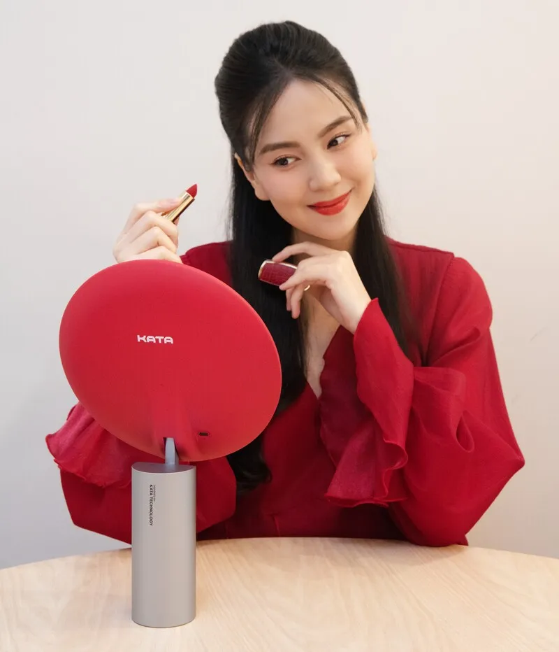 MC Mai Ngọc tin tưởng sử dụng gương LED trang điểm KATA Miro O2 