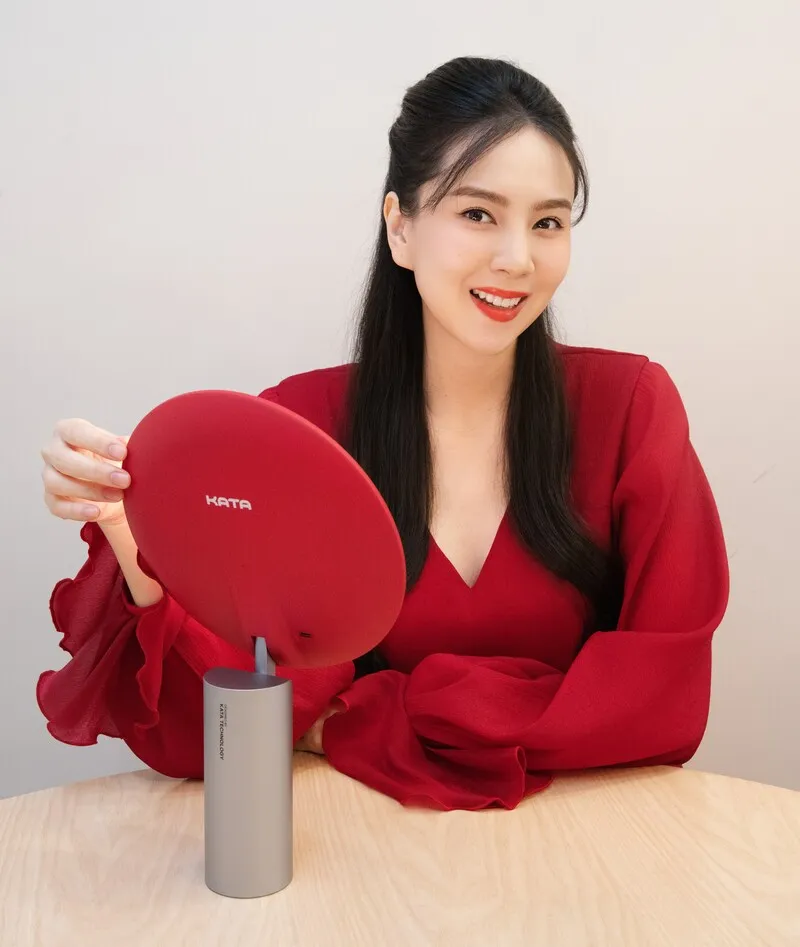 MC Mai Ngọc đánh giá gương KATA Miro O2 là trợ thủ đắc lực giúp chỉn chu mỗi ngày