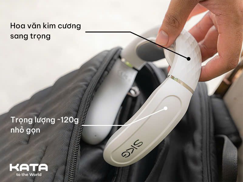 Họa tiết kim cương sang trọng giúp SKG 4356E trở thành một phụ kiện thời trang cao cấp