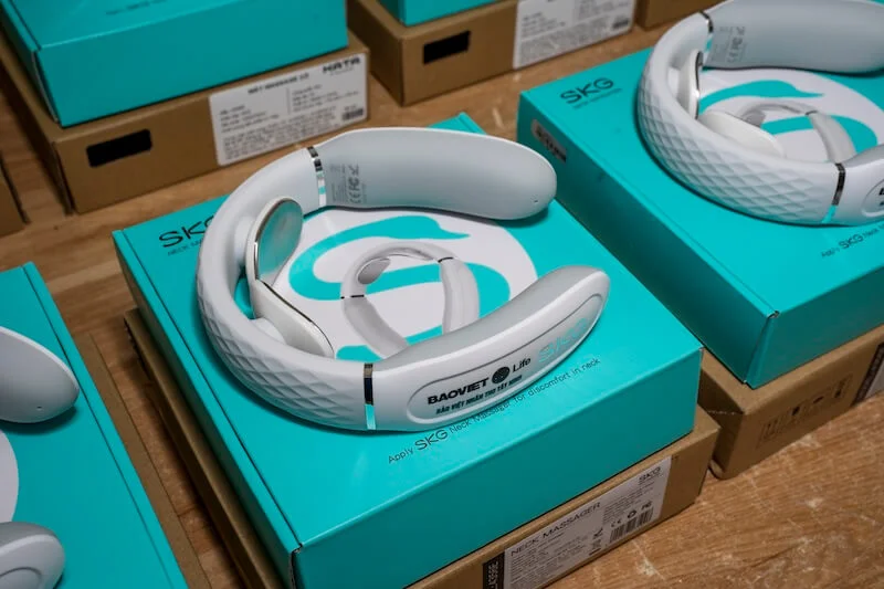 Máy massage trong bộ quà tặng KATA Technology đều được in logo nổi bật