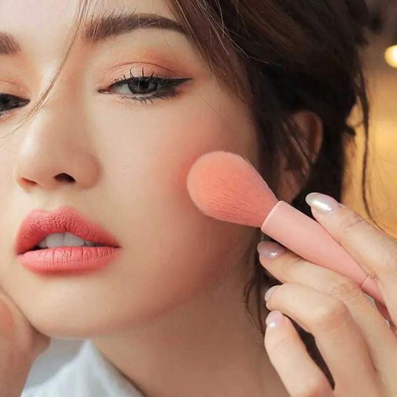 Hoàn thiện lớp makeup cuối cùng 