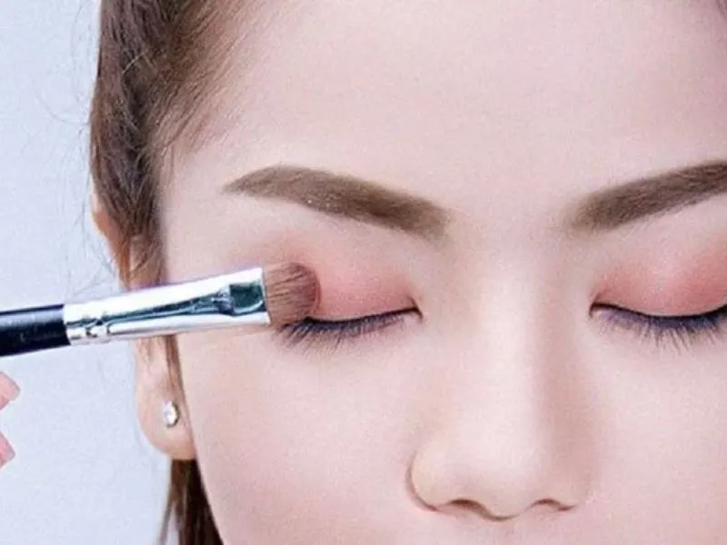 Trang điểm mắt là bước quan trọng