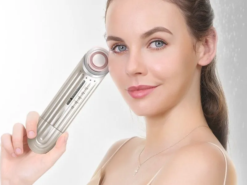 Máy đẩy tinh chất hay còn gọi là máy điện di là thiết bị làm đẹp công nghệ cao