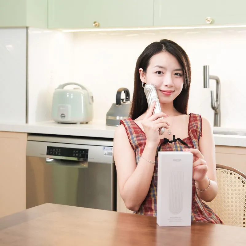 KATA Miro S2 sản sinh ra các ion dương hút các cặn bẩn có điện tích âm