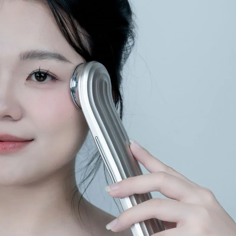 Máy điện di tinh chất KATA Miro S2 phù hợp nhân viên nữ marketing