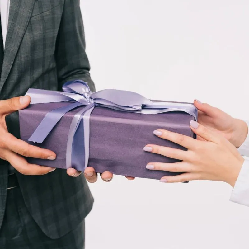 List ý tưởng quà tặng khách hàng thân thiết ý nghĩa tạo ấn tượng khó quên