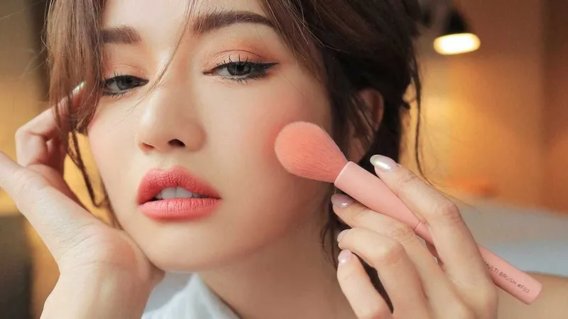 Chuẩn bị trước khi thực hiện cách dặm lại makeup 