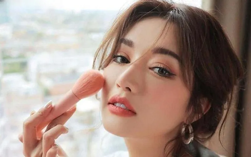 Cách tán lại má hồng tự nhiên 