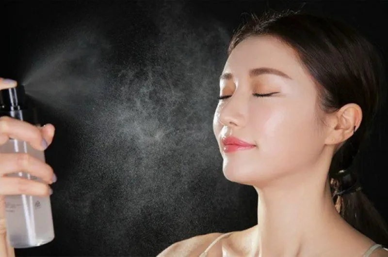 Tại sao khi trang điểm cần đến xịt khoáng?