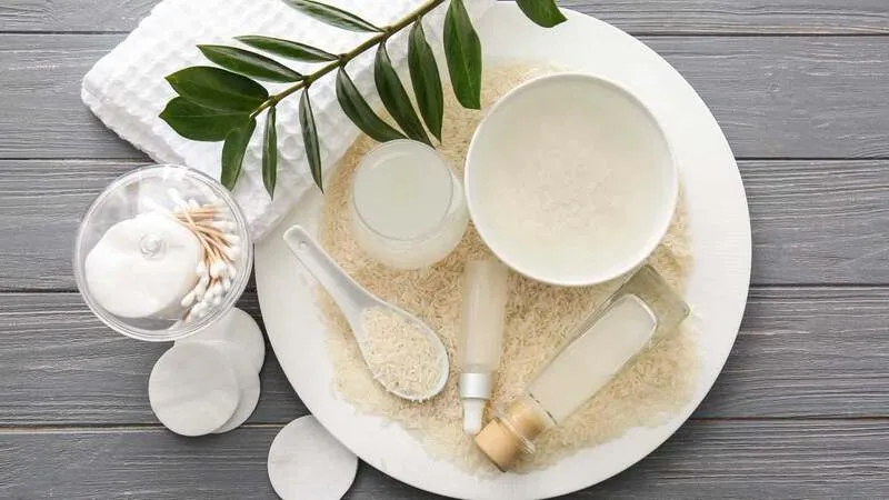  Cách làm xịt khoáng từ nước gạo giúp trắng da 