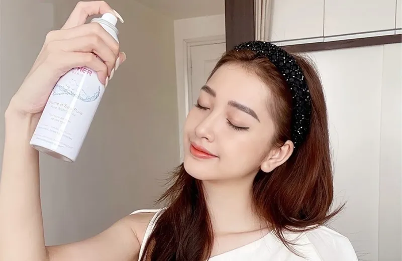  Xịt khoáng để khóa makeup và giúp da duy trì độ ẩm mịn  