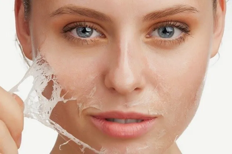  Tẩy da chết định kỳ để loại bỏ lớp da bong tróc mùa đông 