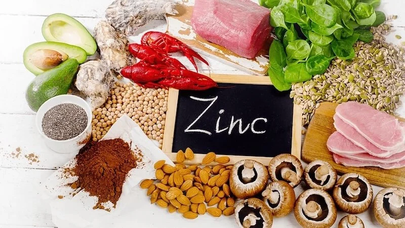 Thực phẩm chứa nhiều kẽm dễ tìm mua như thịt đỏ và sữa