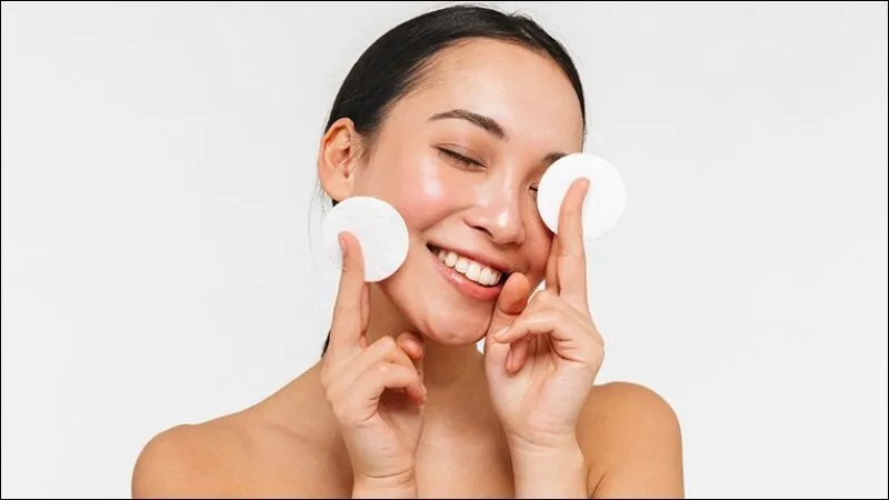 Tại Sao Không Trang Điểm Vẫn Phải Tẩy Trang? Sự Thật Bạn Chưa Biết?