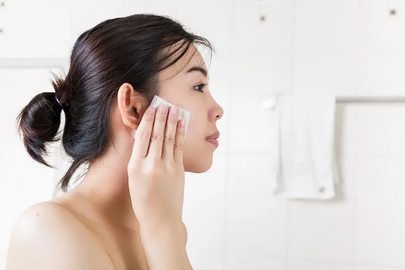 Lý do tại sao không trang điểm vẫn phải tẩy trang
