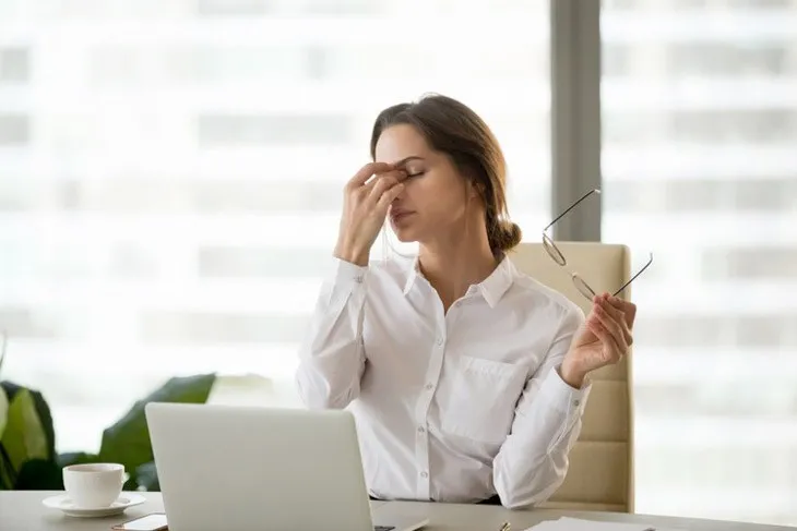 Lợi ích khi chăm sóc da vùng mắt bằng máy massage mắt là gì?