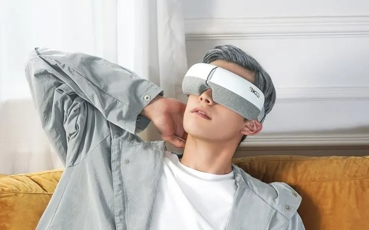 Lợi ích khi chăm sóc da vùng mắt bằng máy massage mắt là gì?